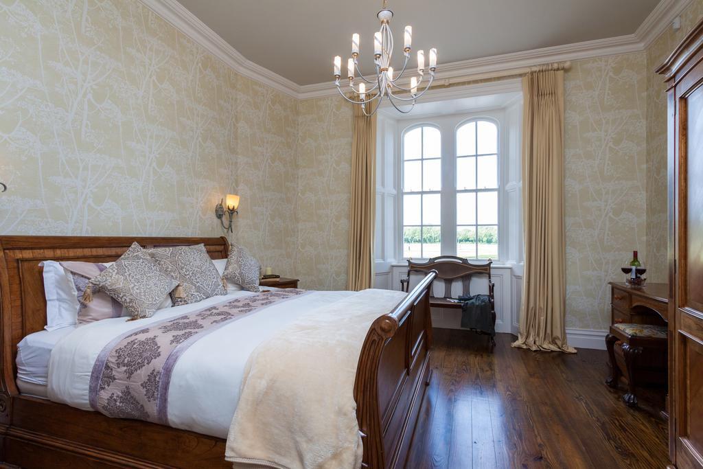 Wilton Castle Apartment เอนนิสคอร์ธี ภายนอก รูปภาพ
